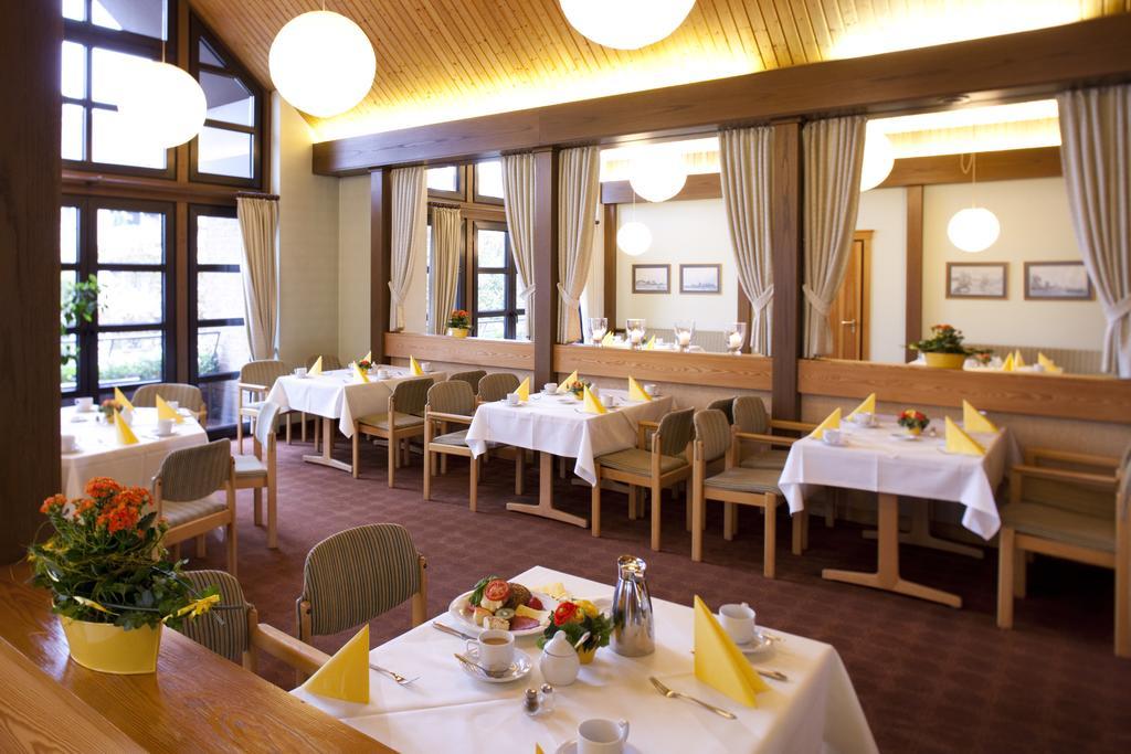Leine Hotel Pattensen Extérieur photo