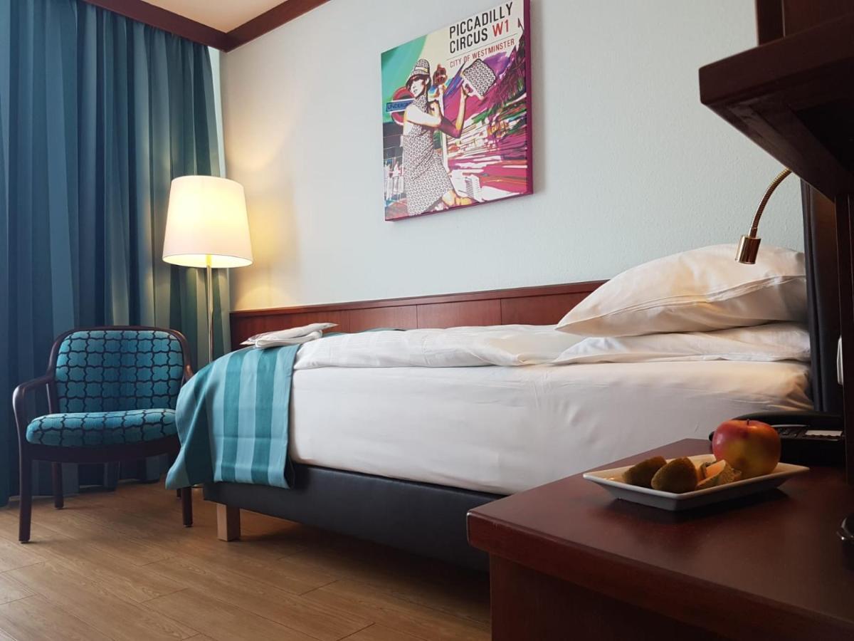 Leine Hotel Pattensen Extérieur photo