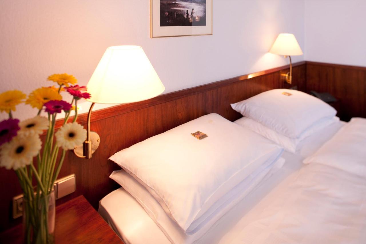 Leine Hotel Pattensen Extérieur photo