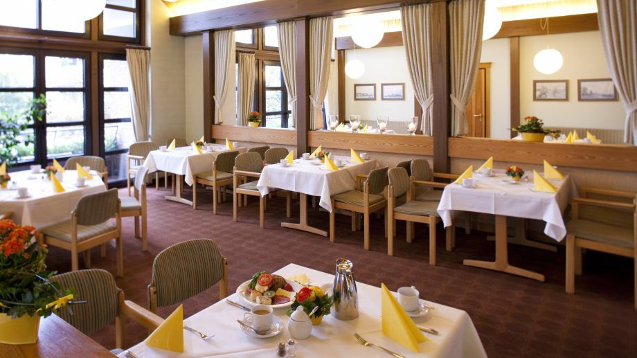 Leine Hotel Pattensen Extérieur photo