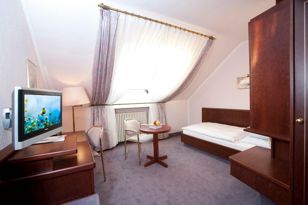 Leine Hotel Pattensen Extérieur photo