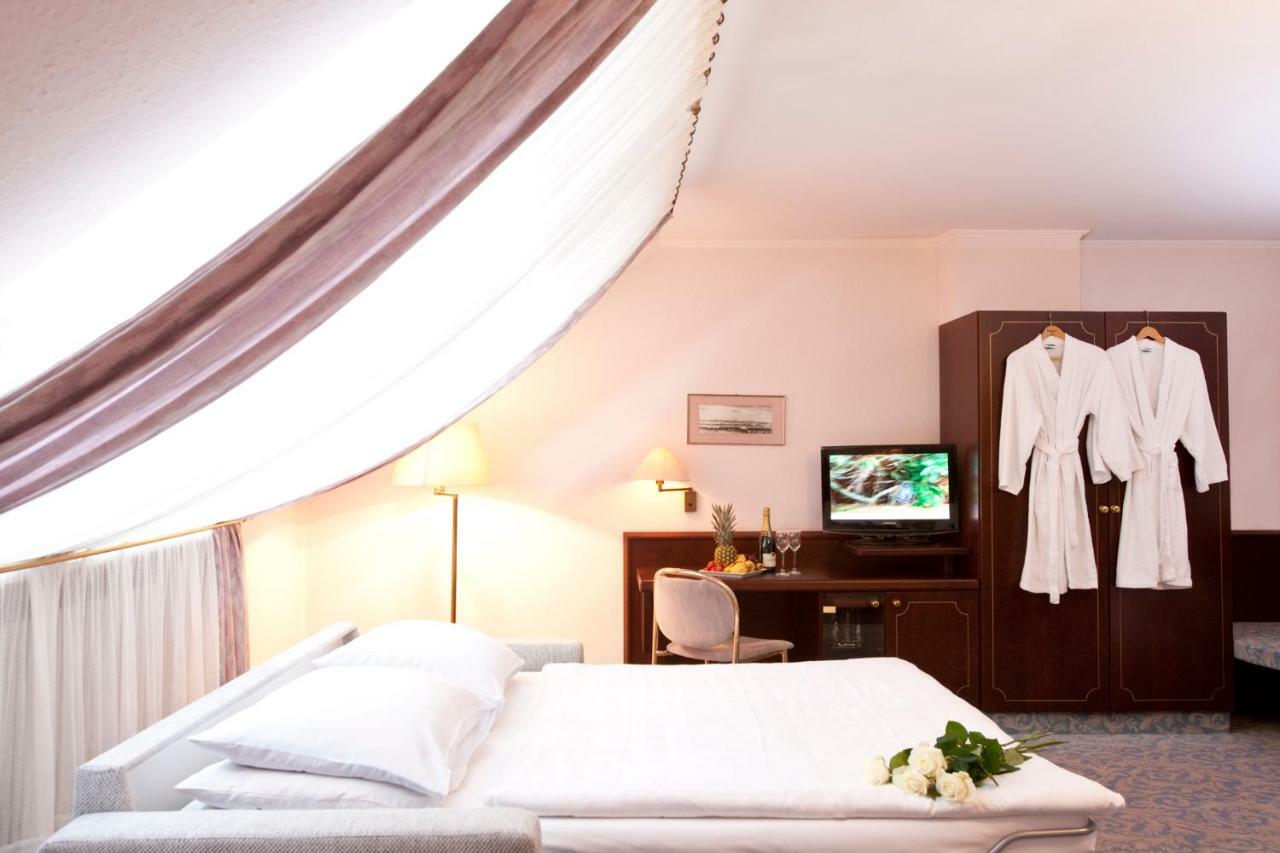 Leine Hotel Pattensen Extérieur photo